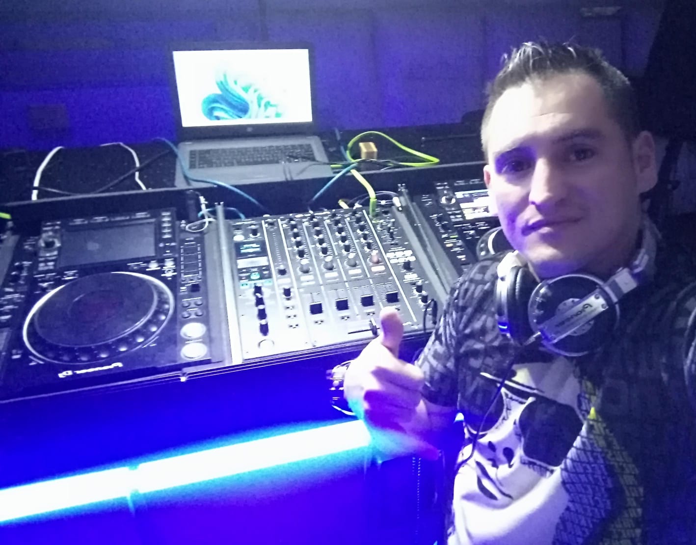 DJ Andrés Luengas en vivo